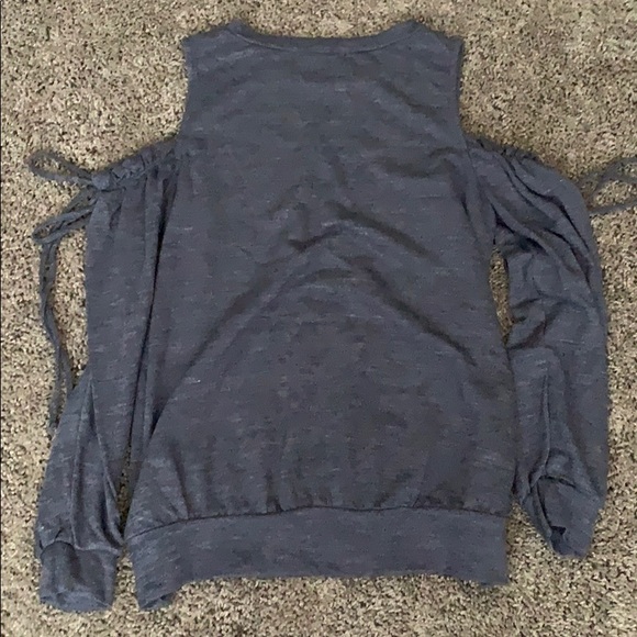 Women’s Tops - Picture 3 of 3